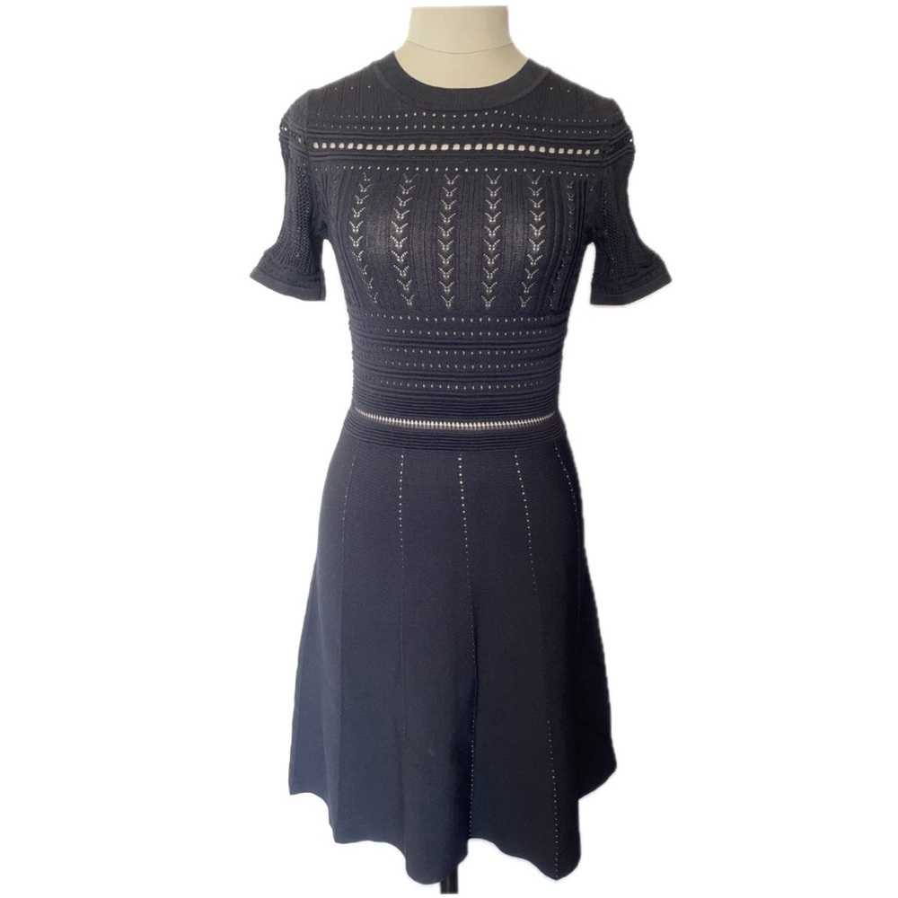 Classy black Zara dress - pattern on top

SIZE: S